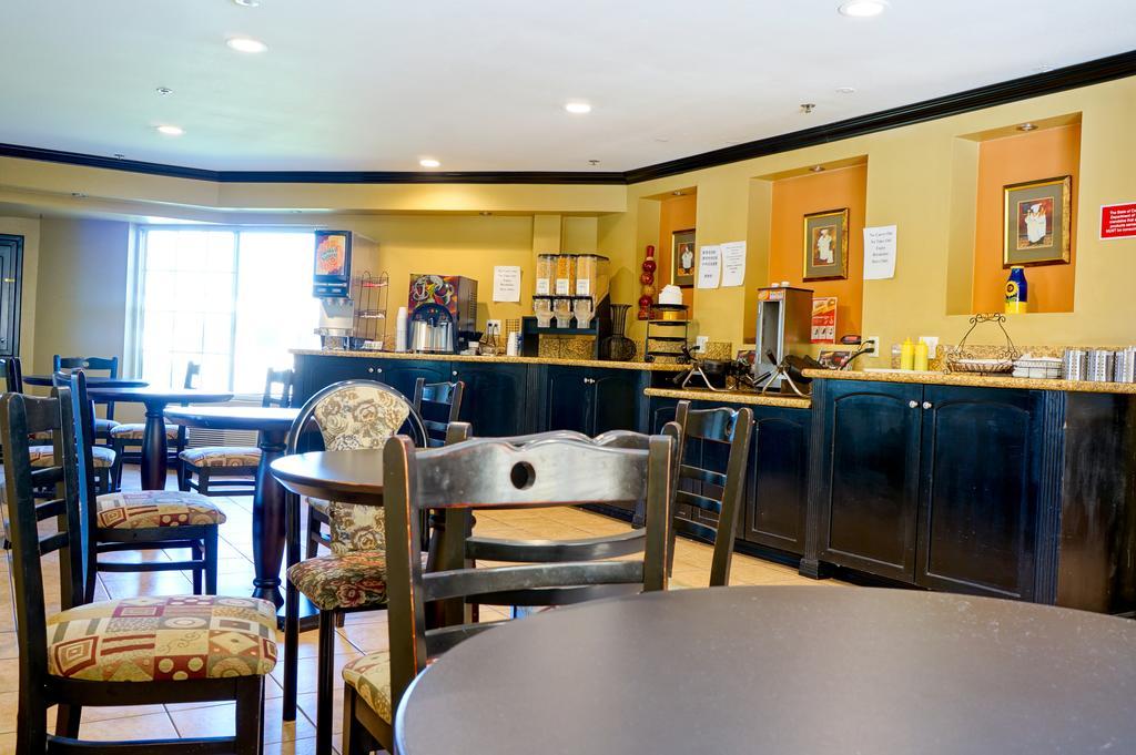 Ramada By Wyndham Ontario Hotel Kültér fotó