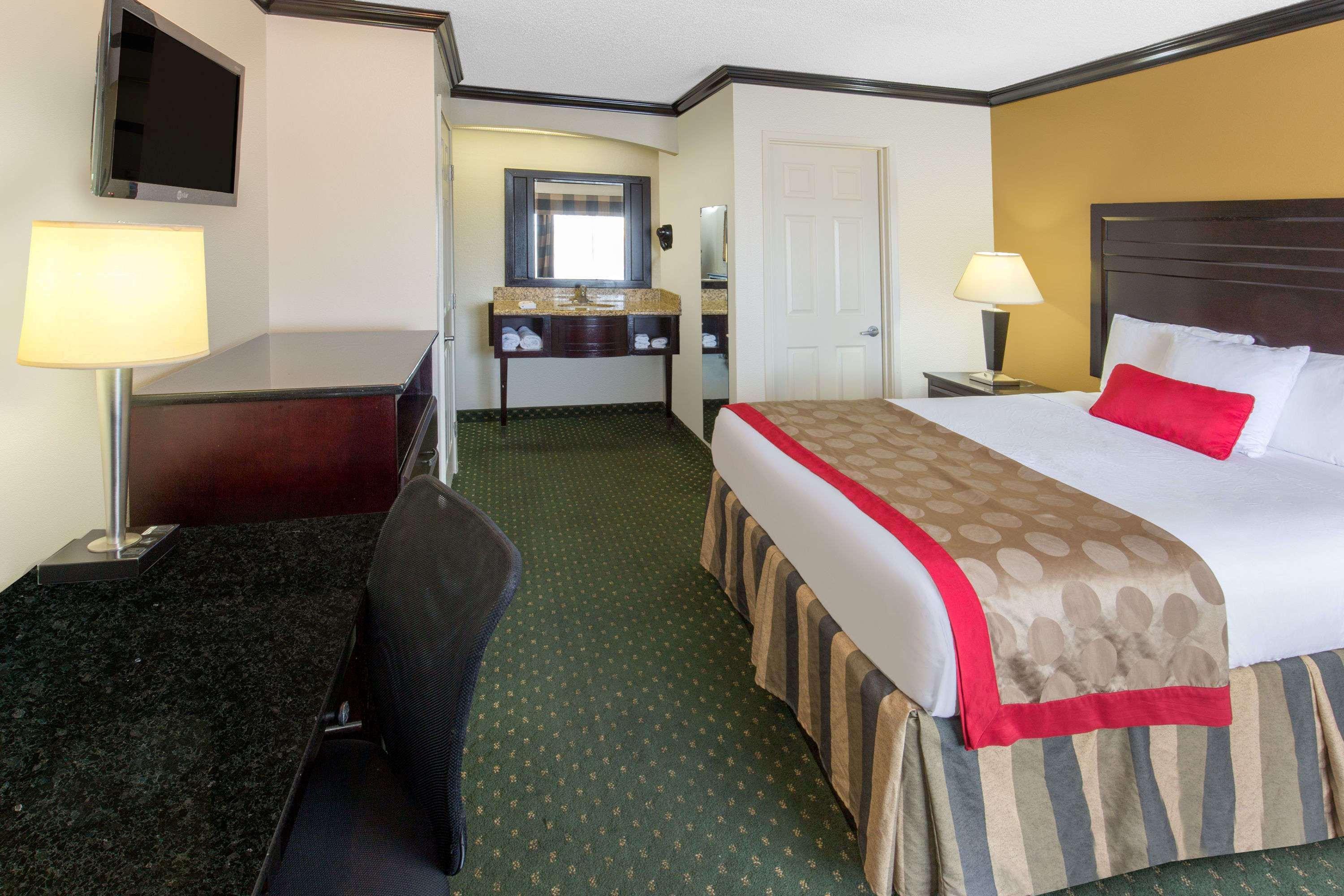 Ramada By Wyndham Ontario Hotel Kültér fotó