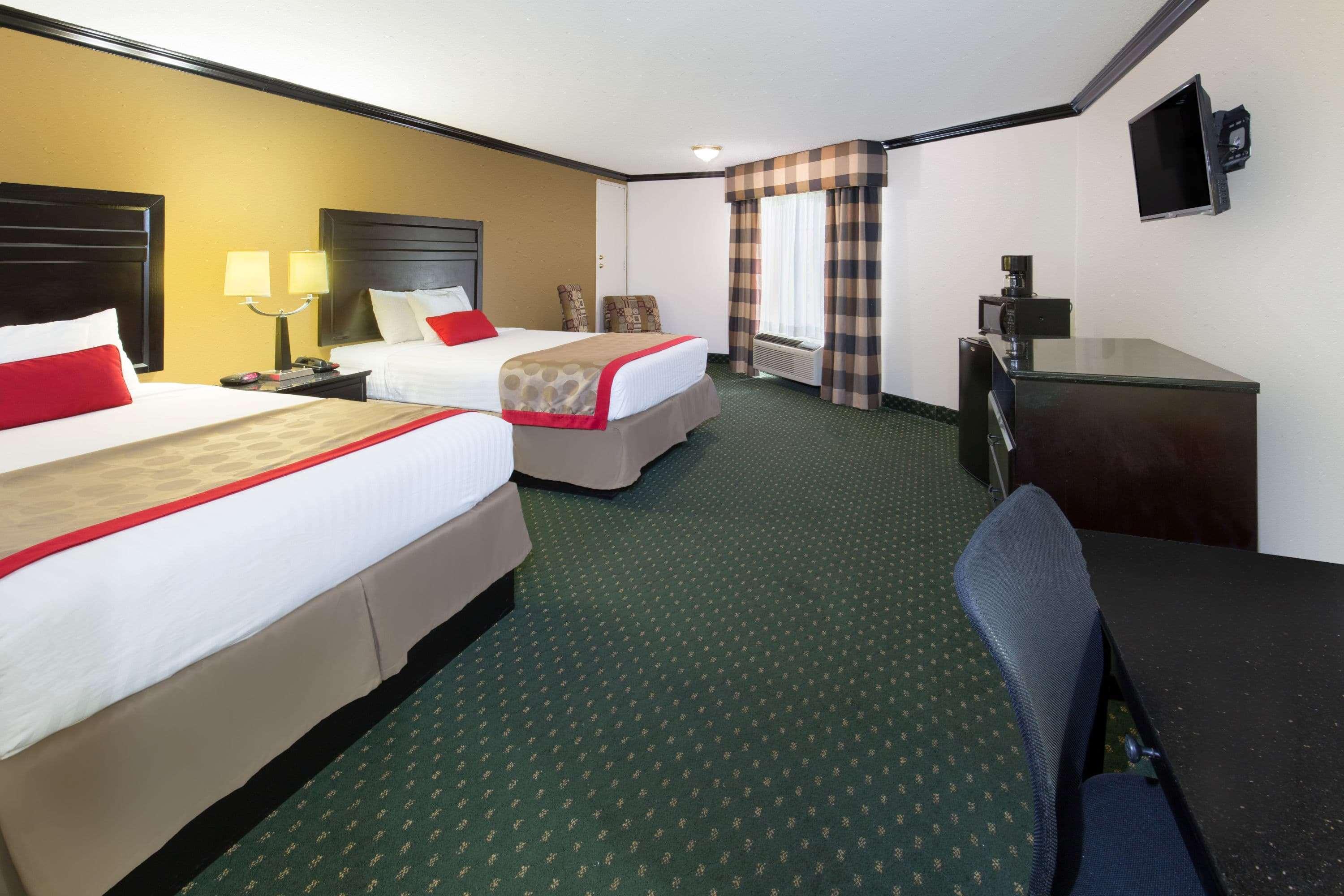 Ramada By Wyndham Ontario Hotel Kültér fotó