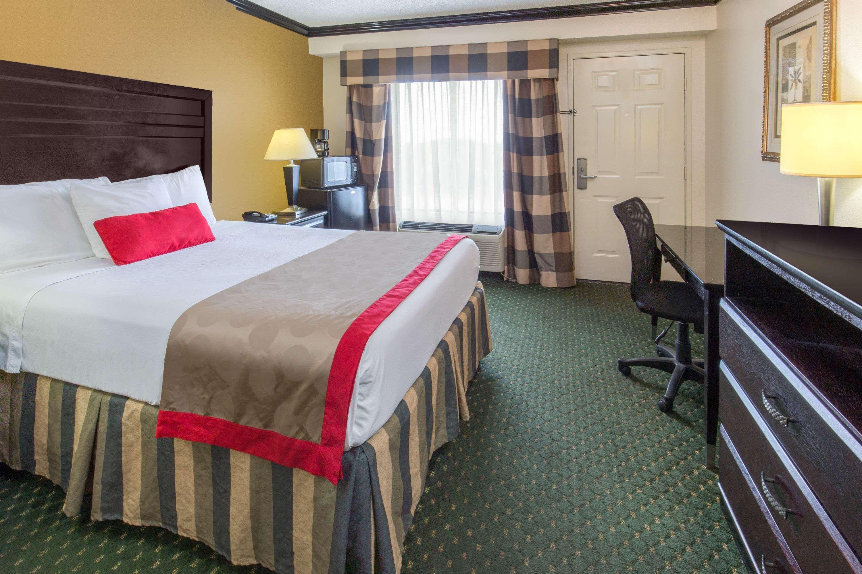 Ramada By Wyndham Ontario Hotel Kültér fotó