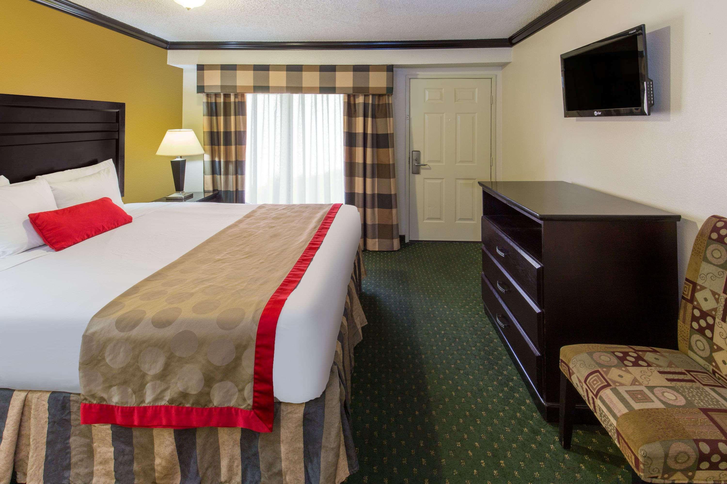 Ramada By Wyndham Ontario Hotel Kültér fotó