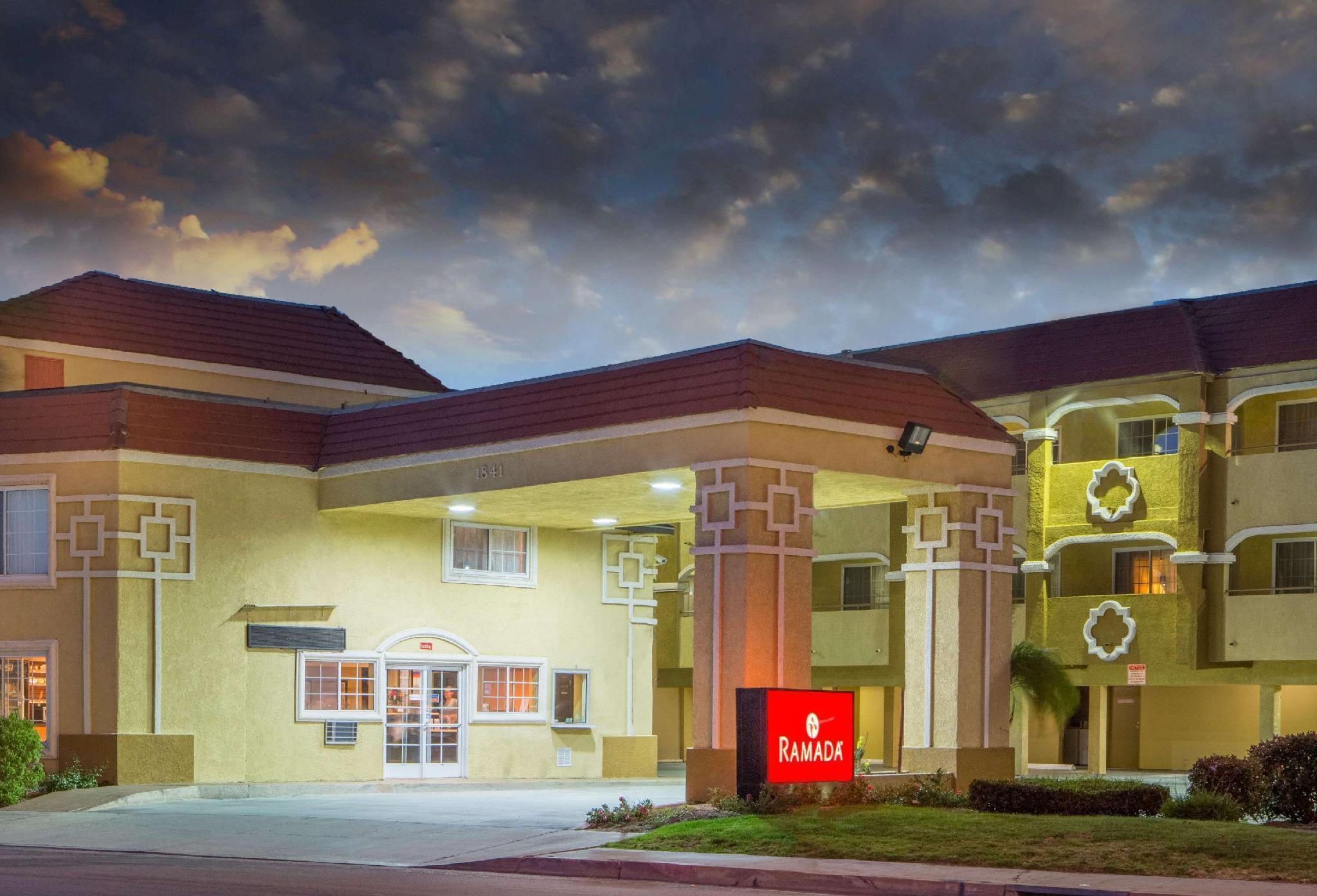 Ramada By Wyndham Ontario Hotel Kültér fotó