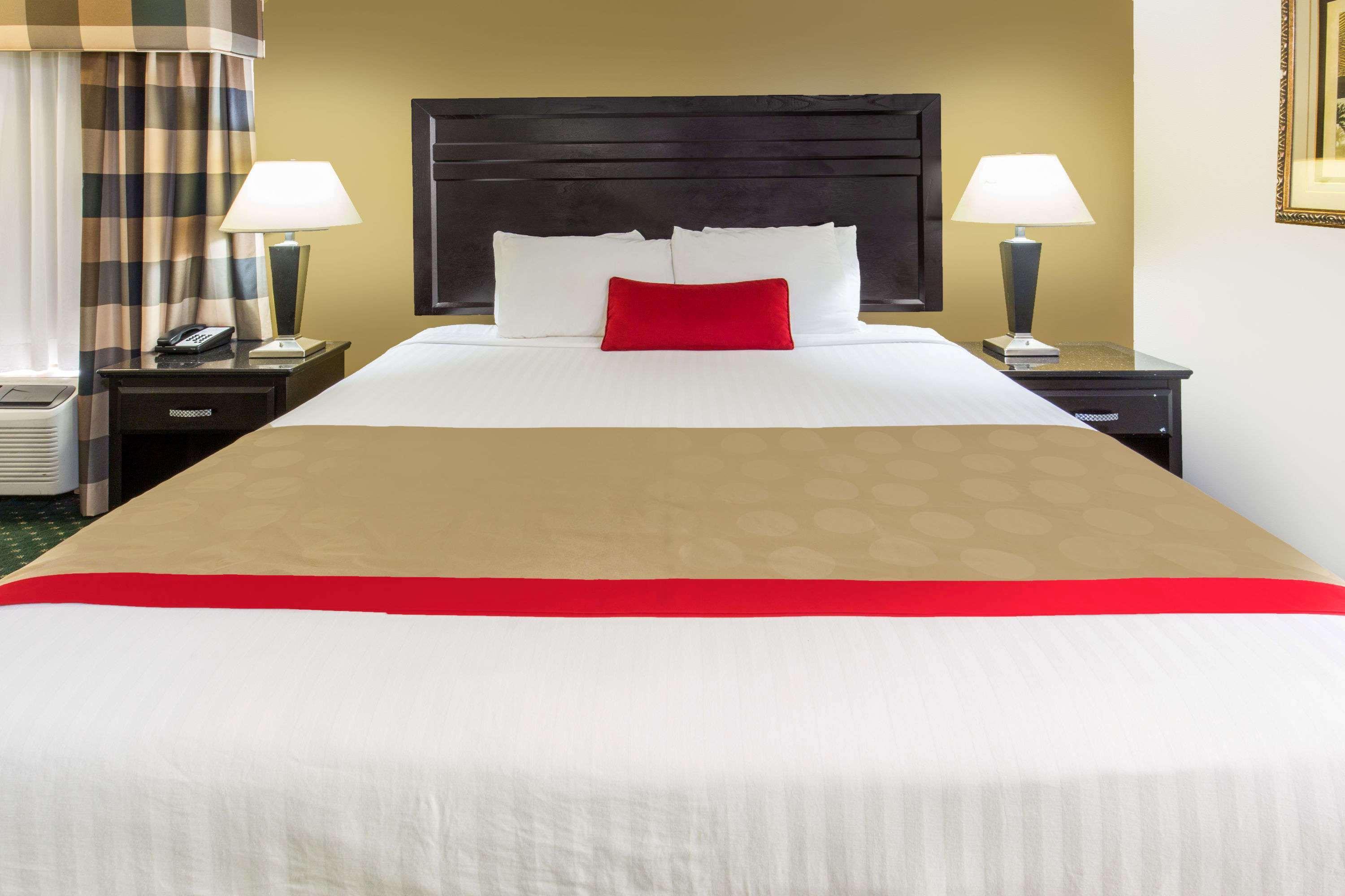 Ramada By Wyndham Ontario Hotel Kültér fotó