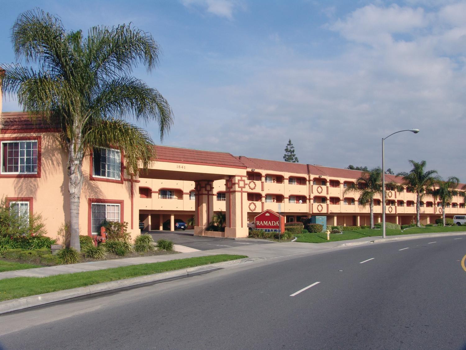 Ramada By Wyndham Ontario Hotel Kültér fotó