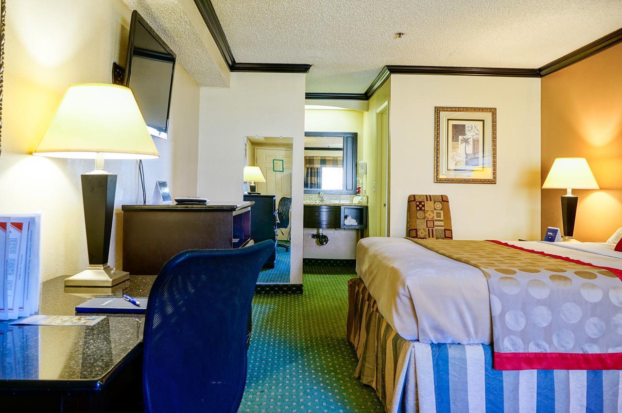 Ramada By Wyndham Ontario Hotel Szoba fotó